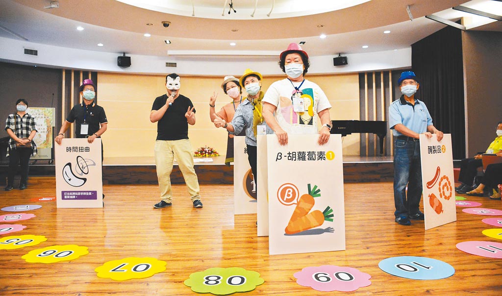 屏東大學開辦樂齡大學，讓長輩的退休生活變得多采多姿。（林和生攝）