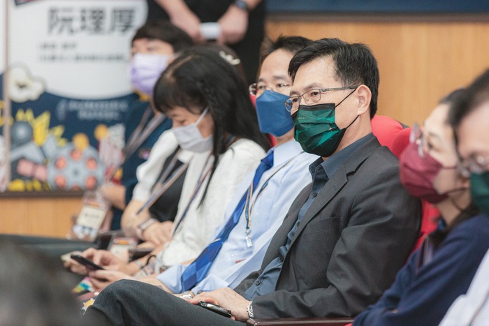 年會與會者聆聽演講