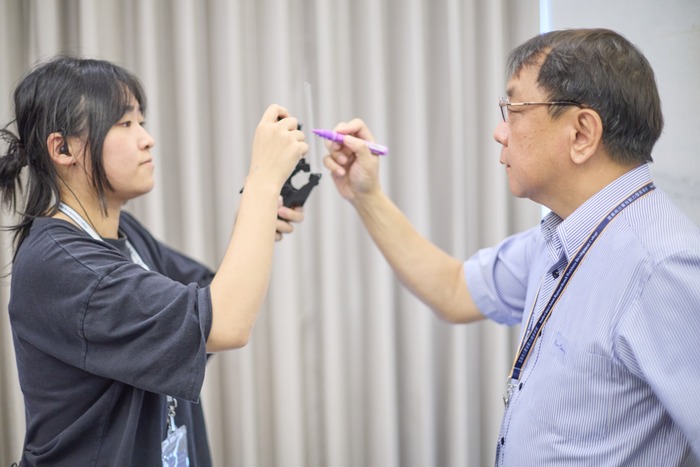 洪新原副校長簽名