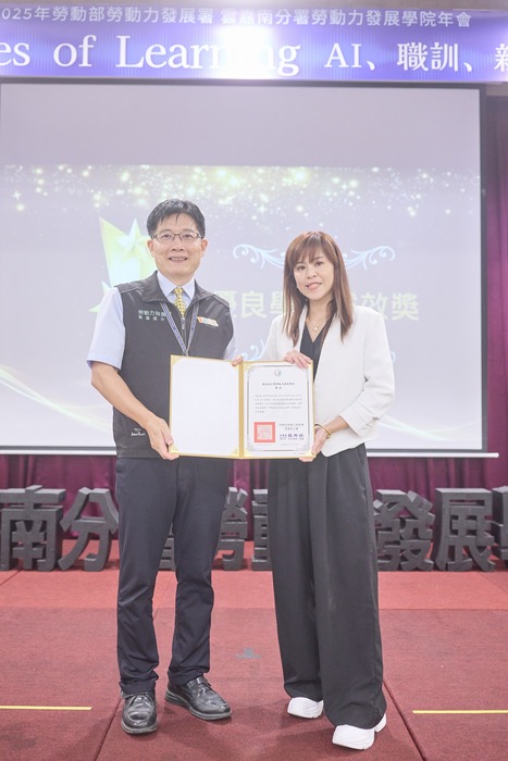 年度優良學習成效獎—施凱婷老師