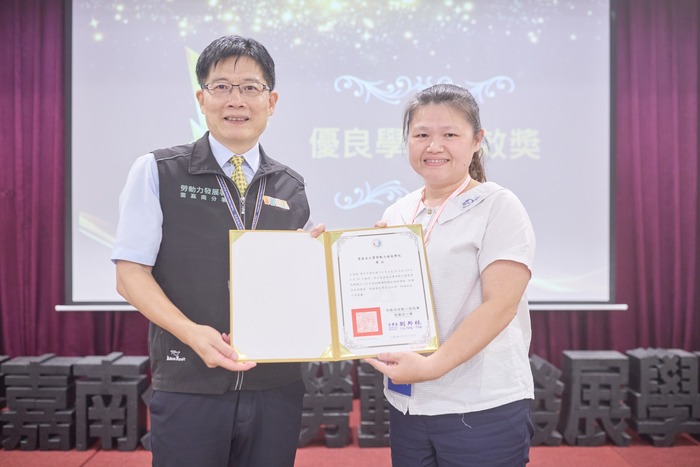 年度優良學習成效獎—呂碧浵老師