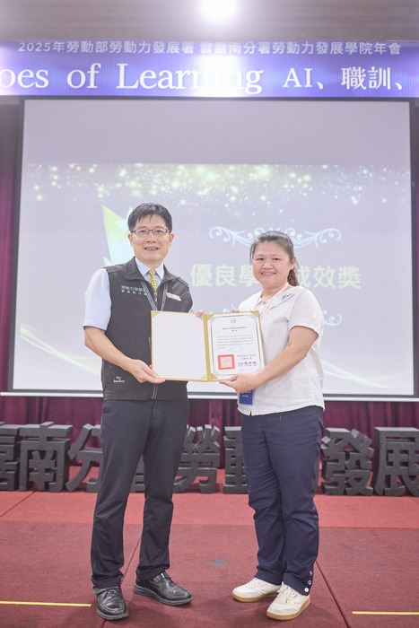 年度優良學習成效獎—呂碧浵老師