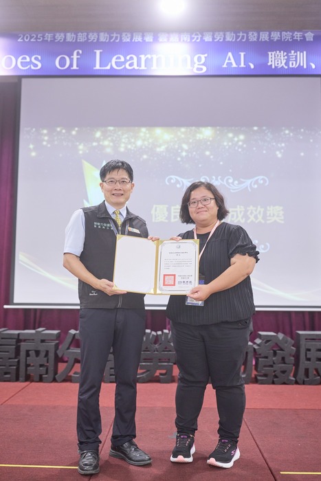 年度優良學習成效獎—陳怡君老師