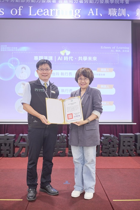 劉邦棟分署長頒發感謝狀