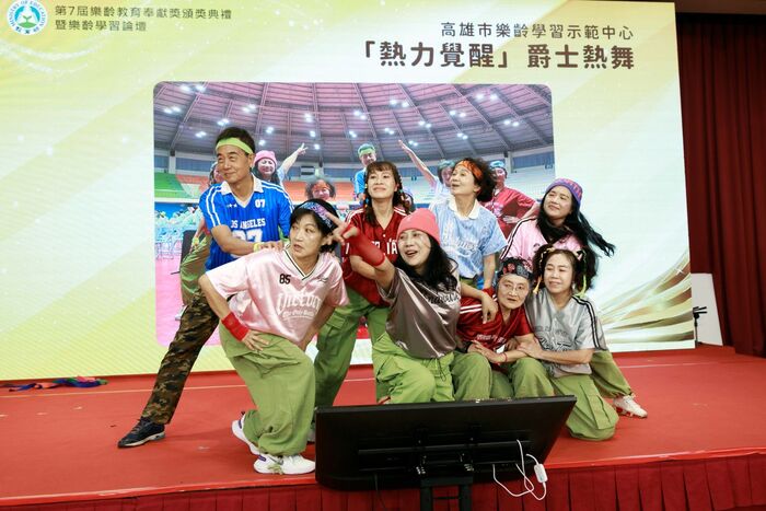 高雄市樂齡學習示範中心表演