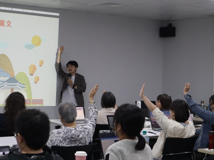 踴躍舉手圖片