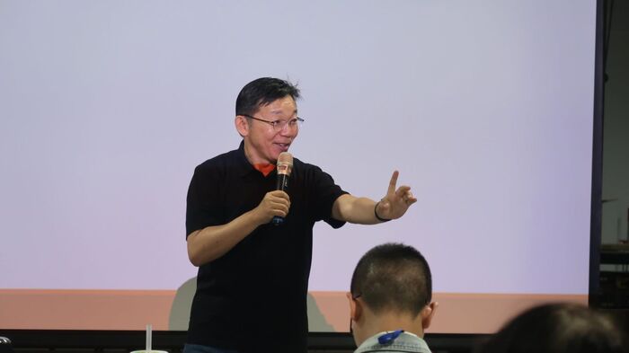 唐有毅校長進行教學示範