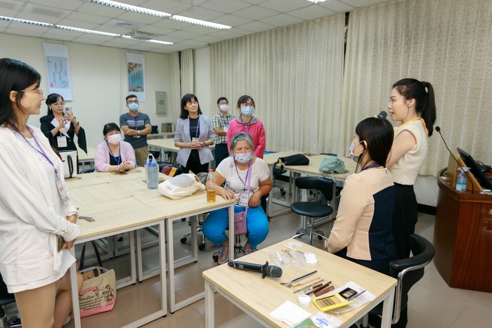 額眉派講師演示