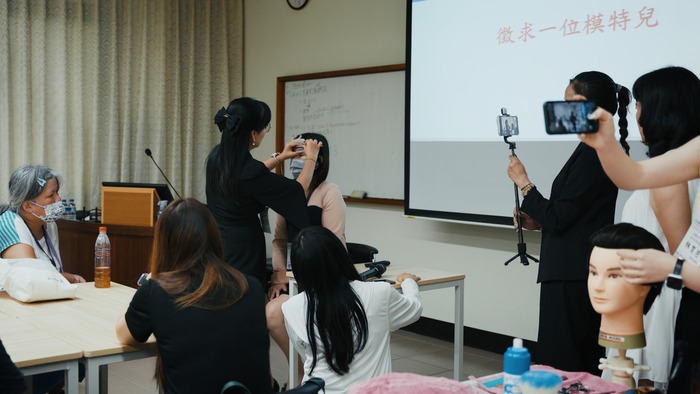 額眉派講師演示