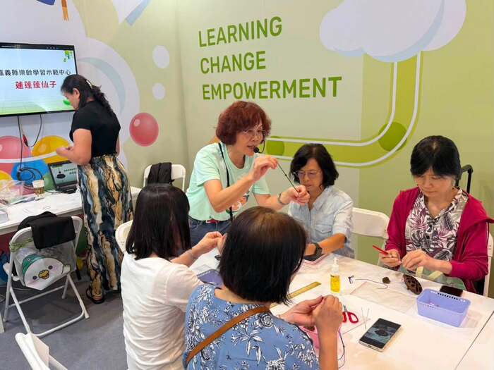 嘉義縣樂齡學習示範中心【蓮蓬蓬仙子】
