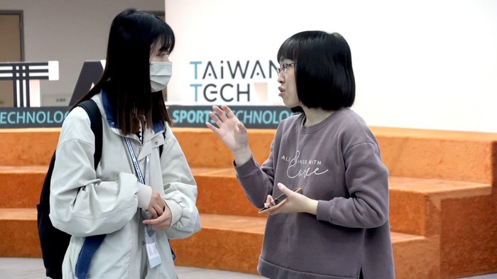 學員與觀摩單位人員進行討論