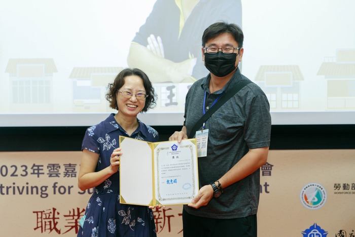 優良學習成效獎-王正偉老師