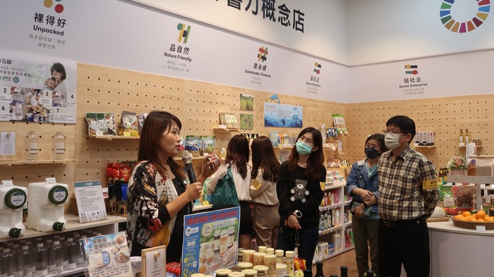 講師導覽家樂福影​響​力概念店
